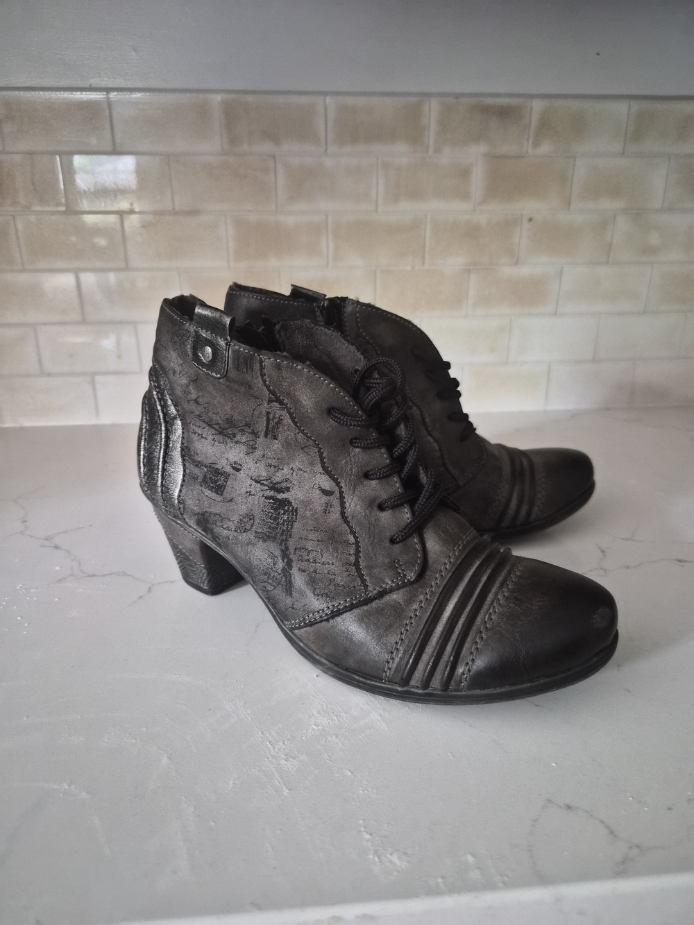 Women’s Lace-Up Ankle Boots in Dark Gray